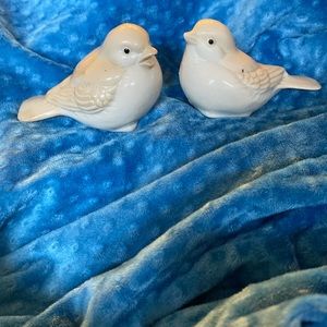 Vintage Farrah International Porcelain Pair Bird Figurines